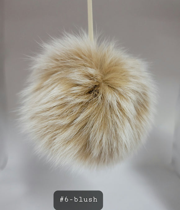 Fur Pompoms Small by Schildkraut color tan