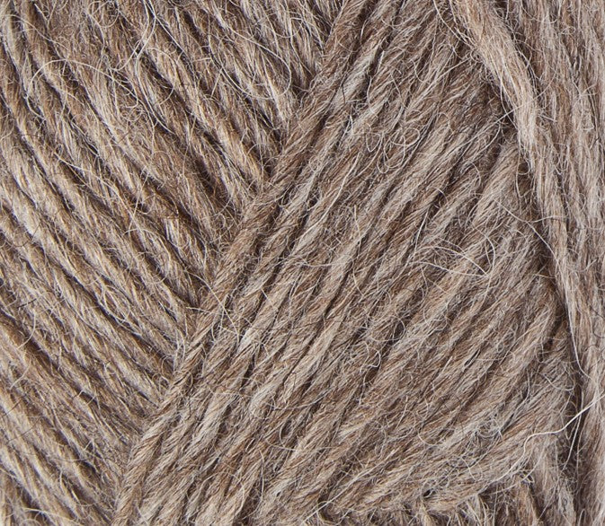 A close up photo of light brown Istex Lettlopi yarn