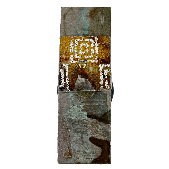 A rectangle shawl pin