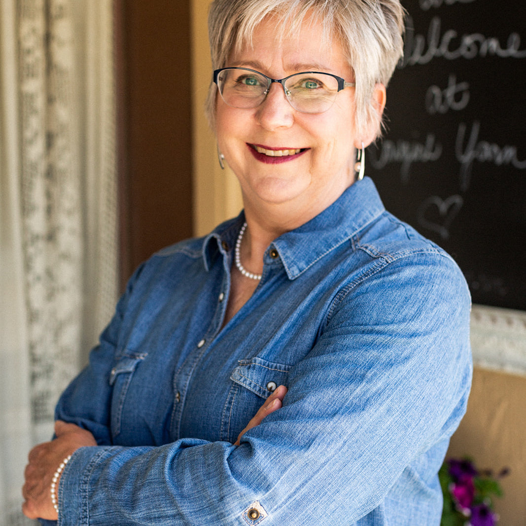 Photo of Lori Kirk outside of Cowgirl Yarn