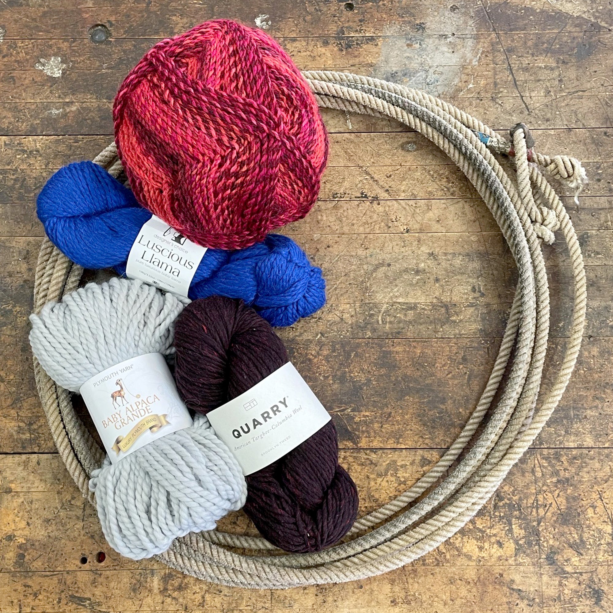 A lariat filled with bulky weight yarn