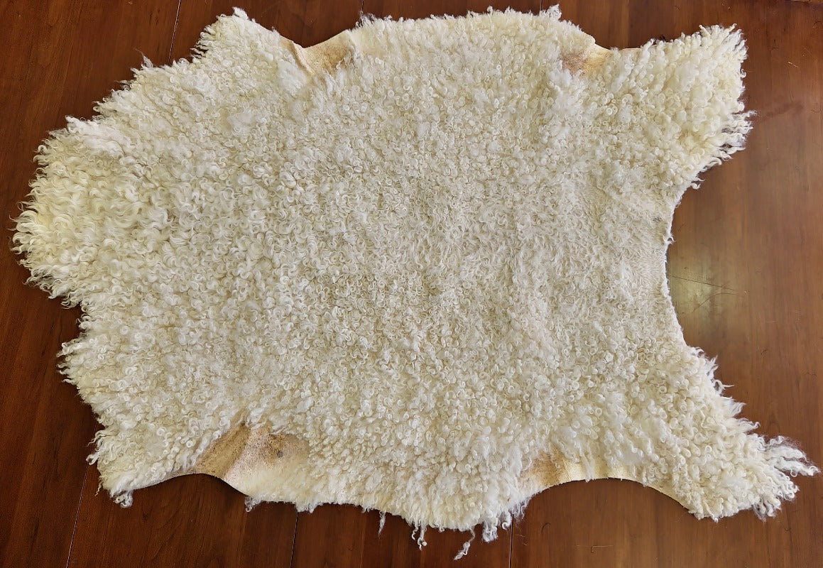 3154 Bark Tanned Lamb's Pelt, Natural White, BLXTeeswater