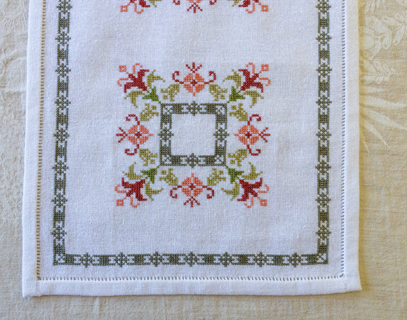 Avlea Folk Embroidery - Anthea cross stitch kit