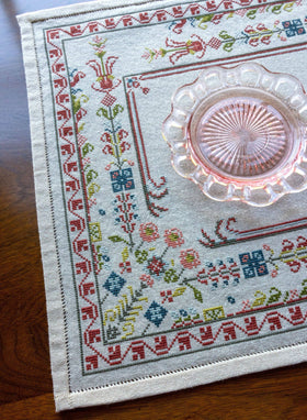 Avlea Folk Embroidery - Evangeline Border cross stitch kit