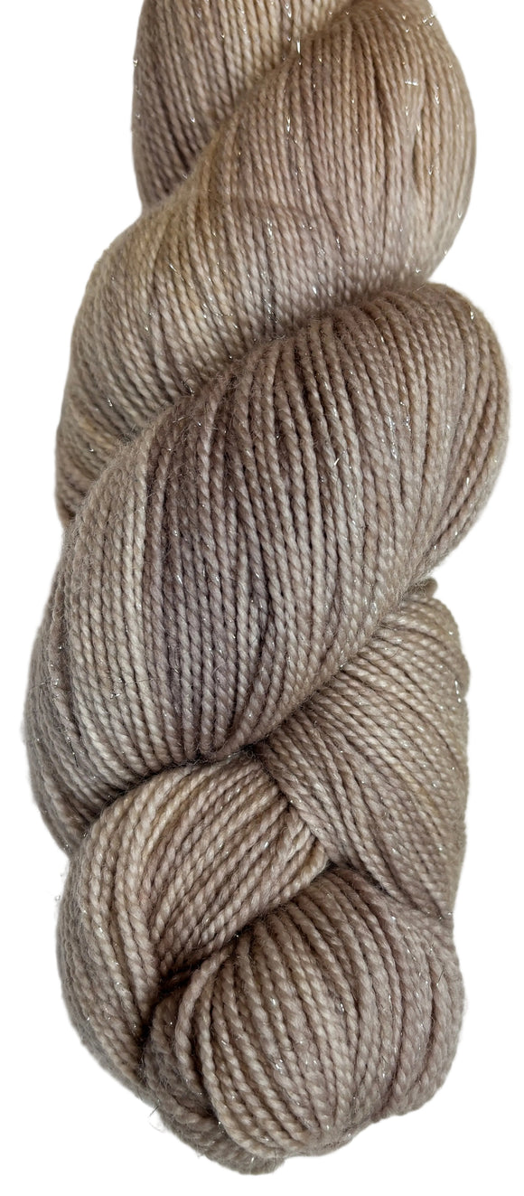 UPCLOSE IMAGE OF YARN ON SPARKLE BASE