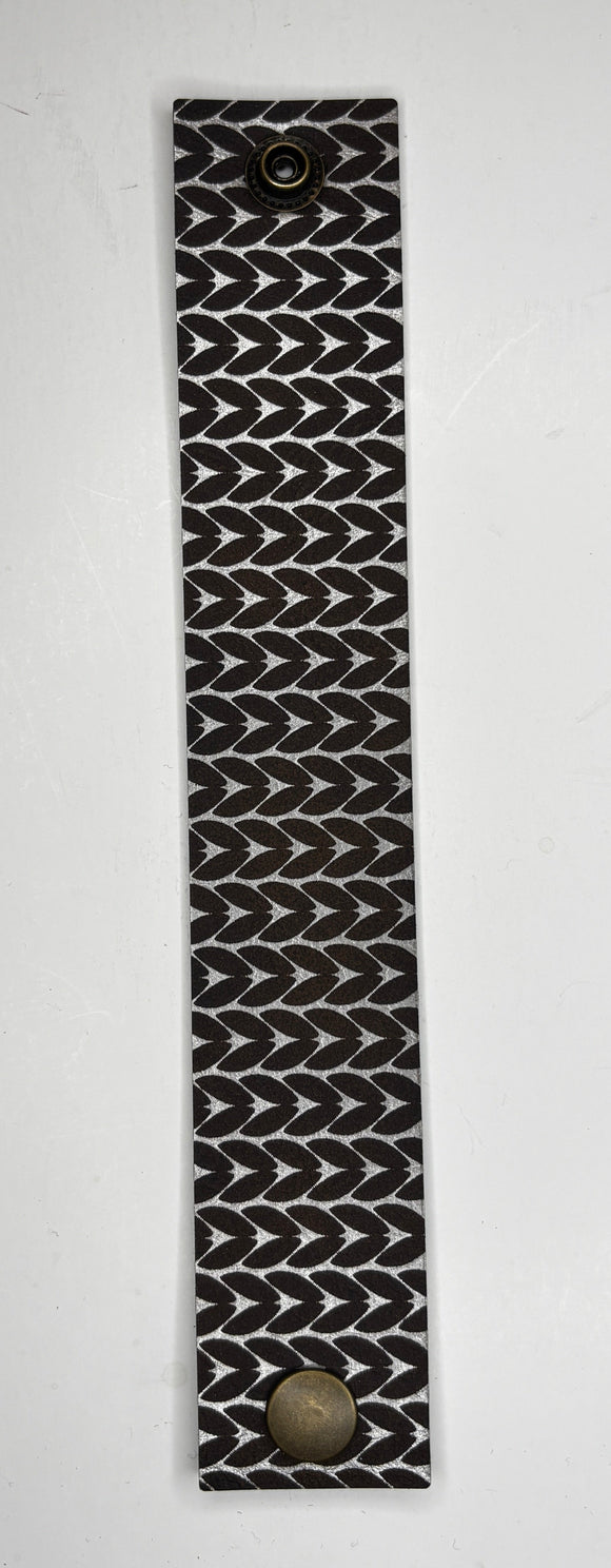 A Needle Runs Through It: Handy Cuffs