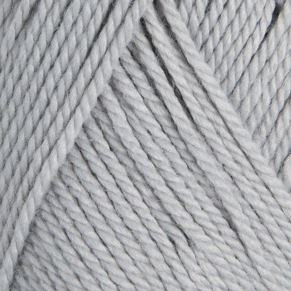 Close-up of gray yarn 
