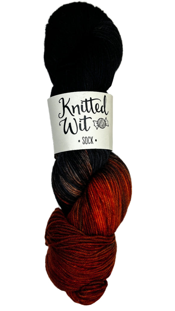 MULTICOLORED SKEIN OF YARN 