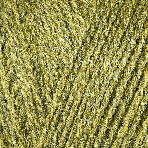 up close skein of lanas light yarn color green