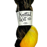MULTICOLORED SKEIN OF YARN 