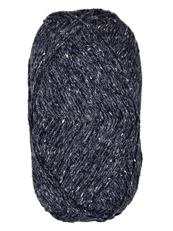 Skein of Remix Light Yarn Color black