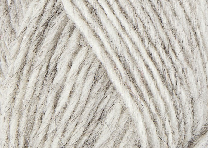 A close up photo of light gray Istex  Lettlopi yarn