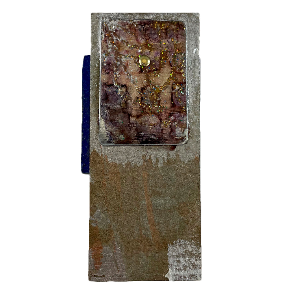 A rectangle shawl pin