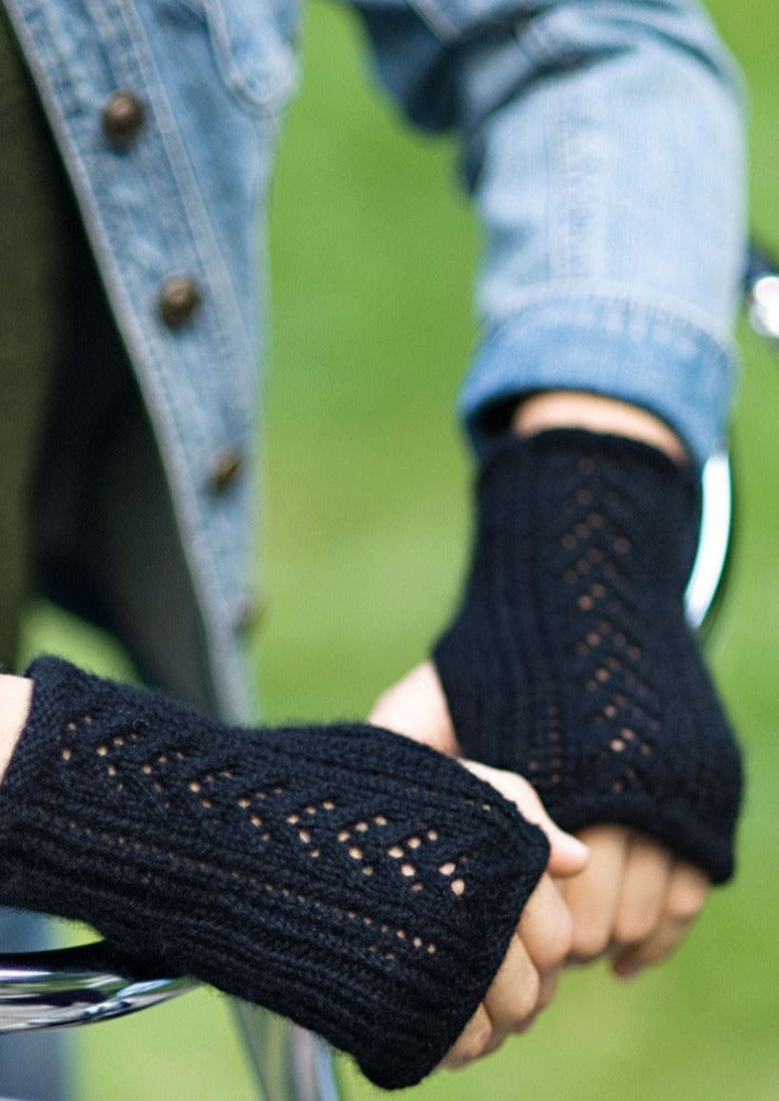 Woman wearing fingerless mitts