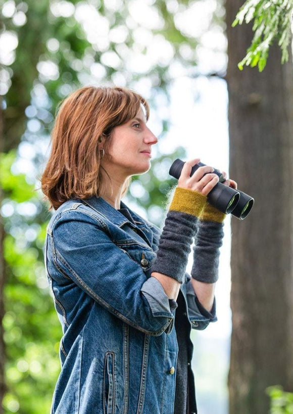 Woman wearing knitted cuffs