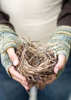 Woman wearing fingerless mitts