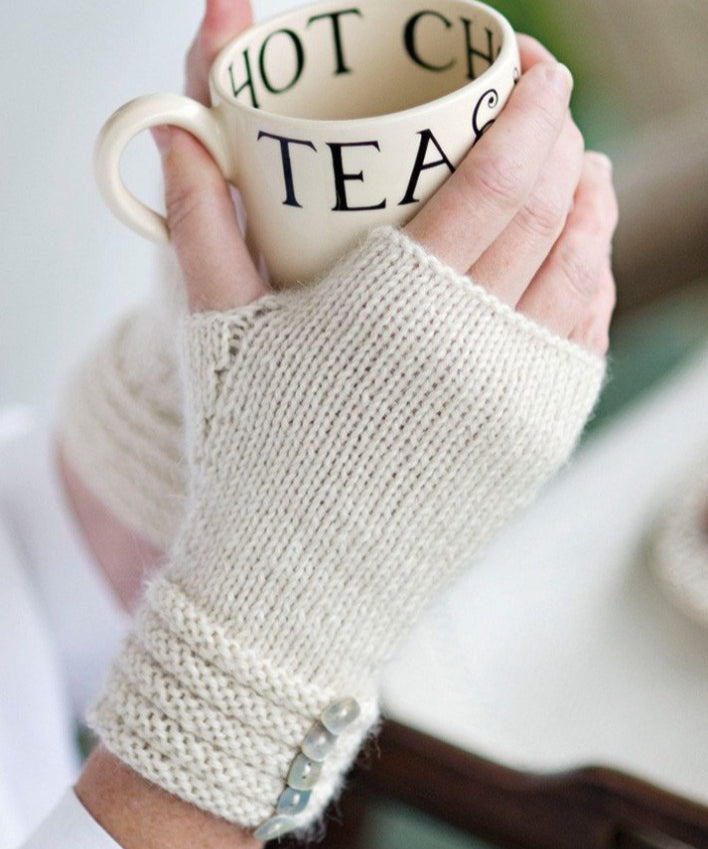 Woman wearing fingerless mitts